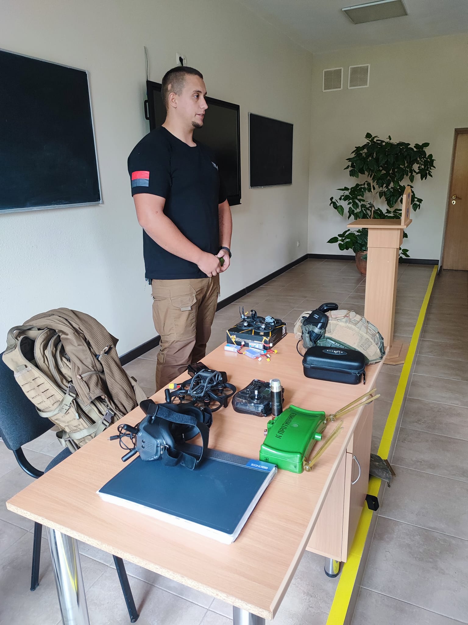 Лекція Артема Коновала про міни, тактичну медицину, спорядження та дрони у сучасній війні